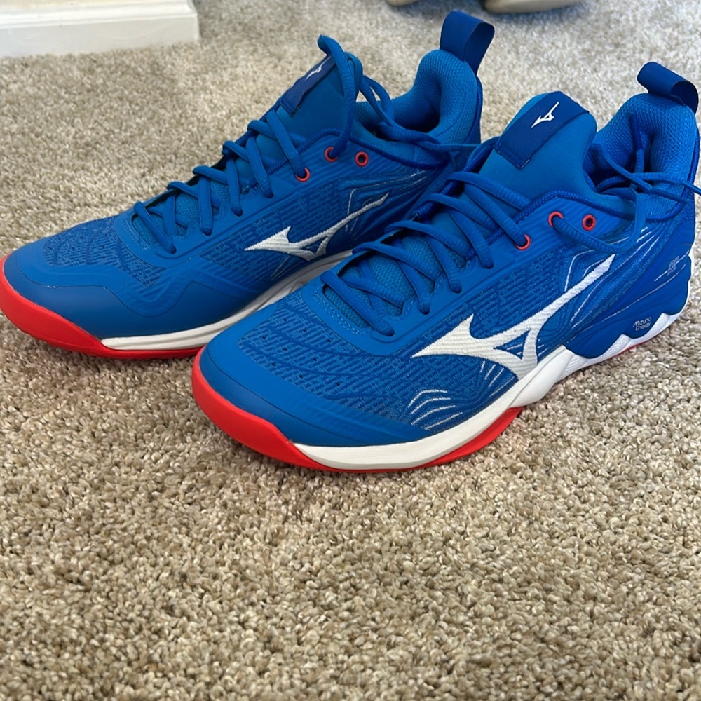Women’s Mizuno Wave Luminous Enerzy Volleyball Shoes size 9-9.5